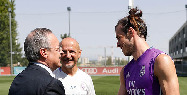 Florentino saluda a Bale en Valdebebas